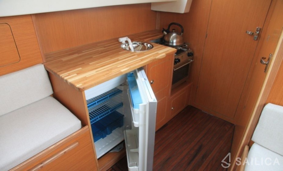 River Cruiser 39 - Yacht Charter Sailica