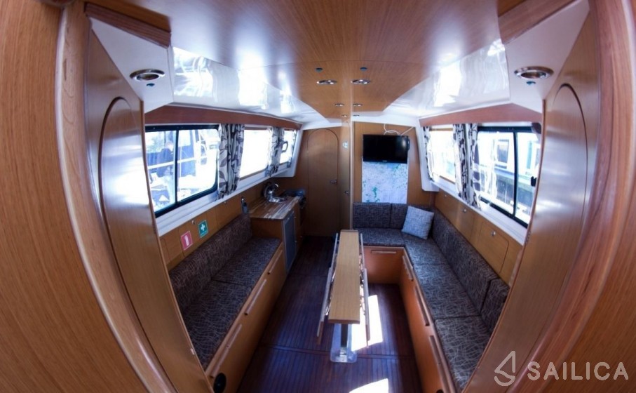 River Cruiser 39 - Yacht Charter Sailica