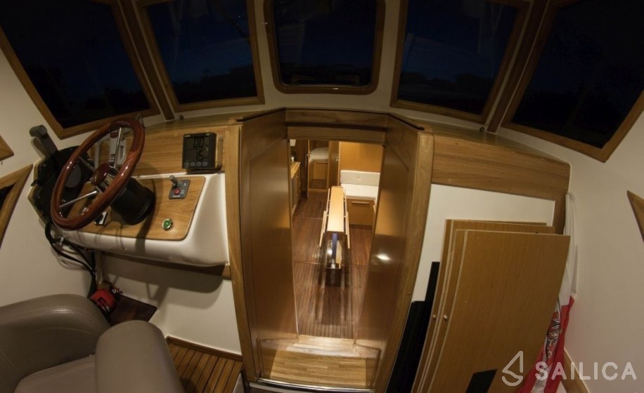 River Cruiser 39 - Yacht Charter Sailica