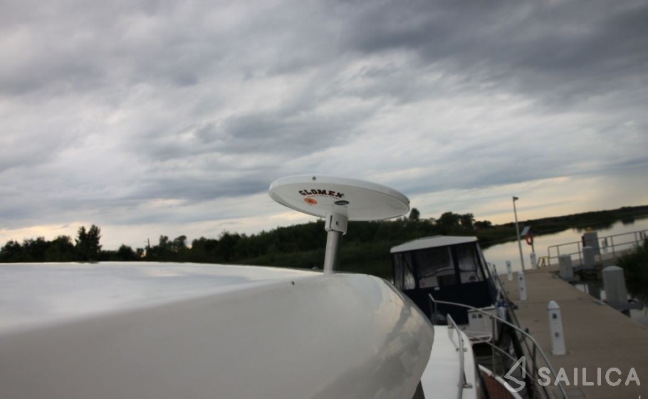 River Cruiser 39 - Yacht Charter Sailica