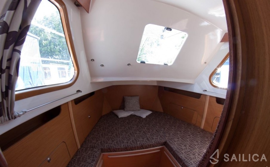 River Cruiser 39 - Yacht Charter Sailica