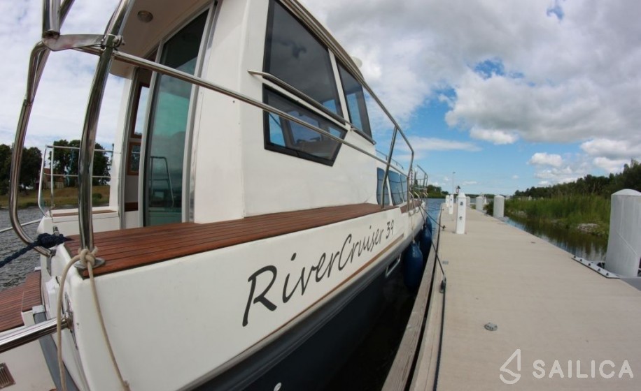 River Cruiser 39 - Yacht Charter Sailica