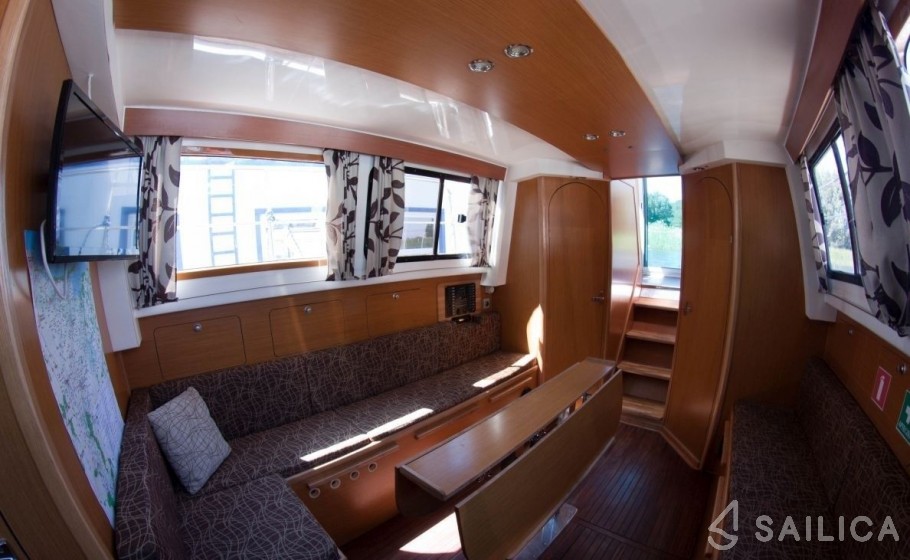 River Cruiser 39 - Yacht Charter Sailica