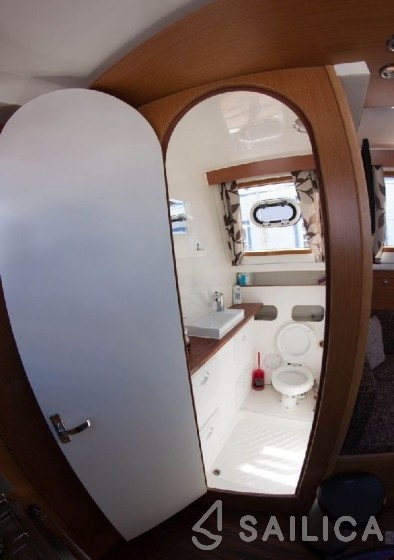 River Cruiser 39 - Yacht Charter Sailica