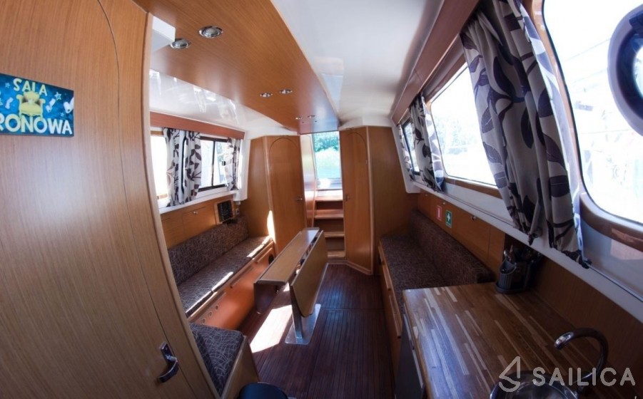 River Cruiser 39 - Yacht Charter Sailica