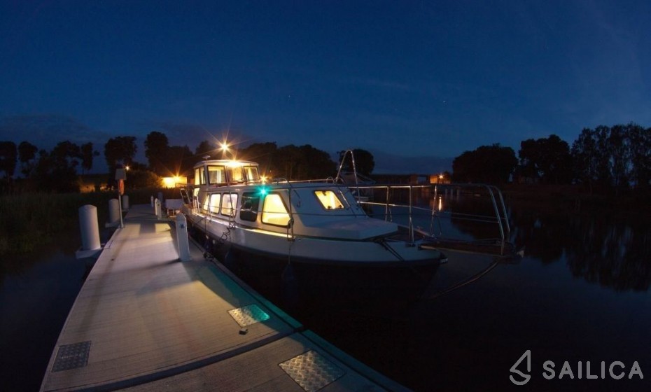 River Cruiser 39 - Yacht Charter Sailica