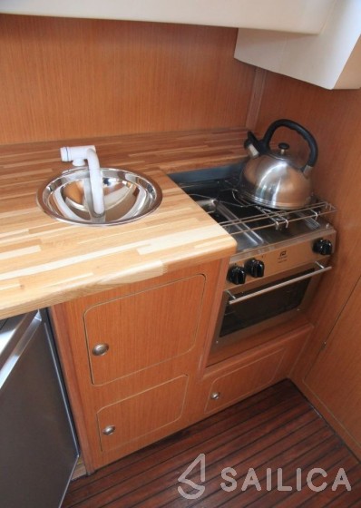 River Cruiser 39 - Yacht Charter Sailica