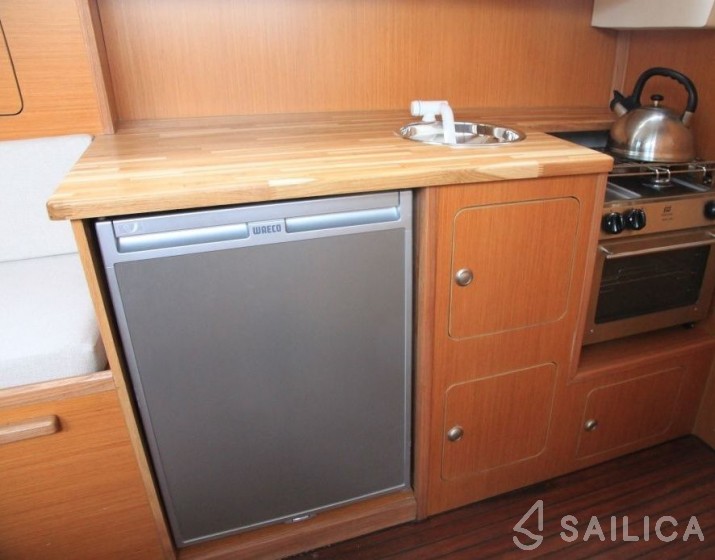 River Cruiser 39 - Yacht Charter Sailica