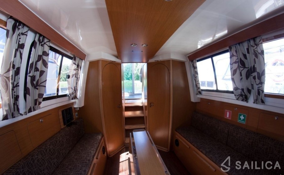 River Cruiser 39 - Yacht Charter Sailica