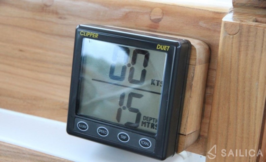 River Cruiser 39 - Yacht Charter Sailica