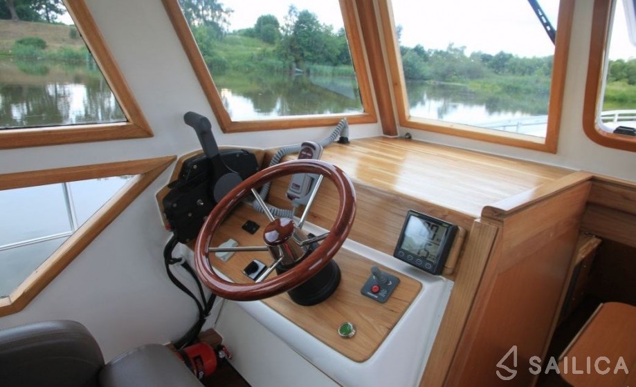 River Cruiser 39 - Yacht Charter Sailica