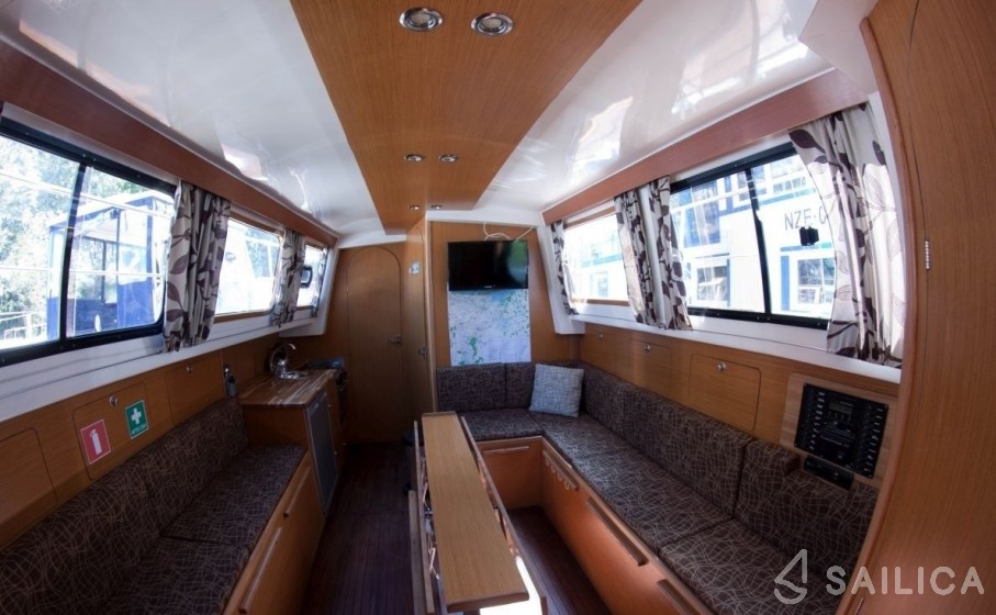 River Cruiser 39 - Yacht Charter Sailica