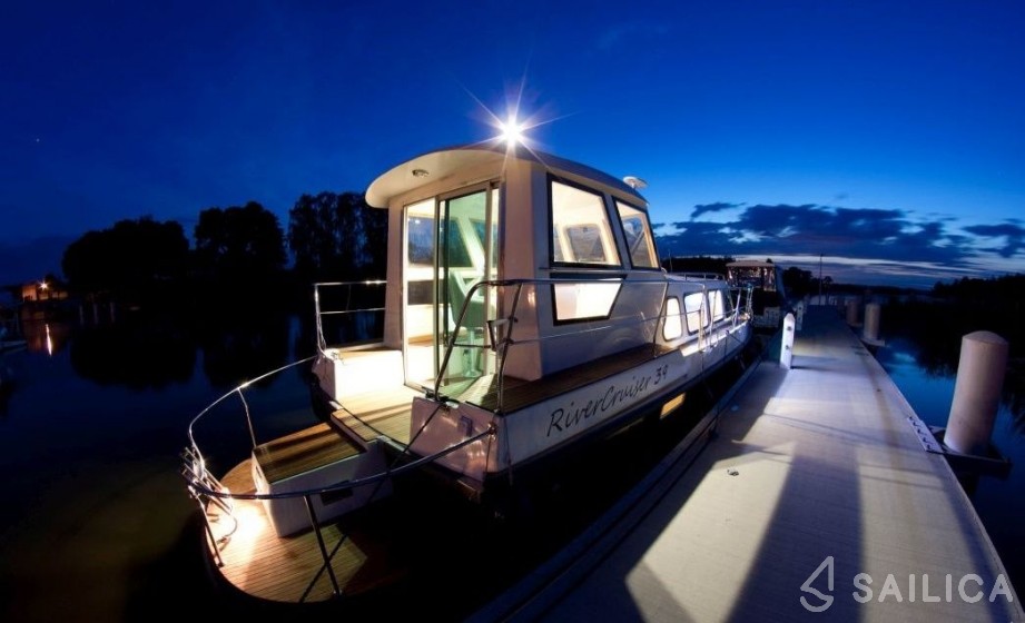 River Cruiser 39 - Yacht Charter Sailica