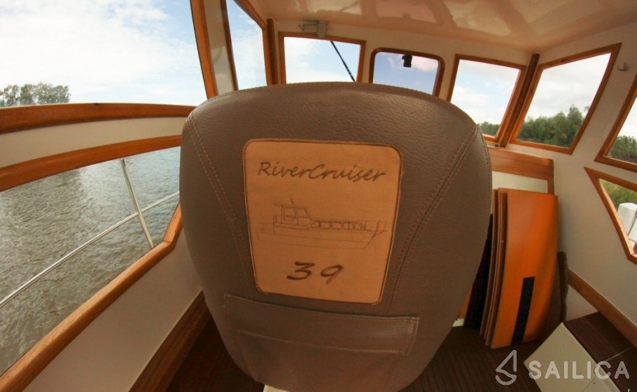 River Cruiser 39 - Yacht Charter Sailica