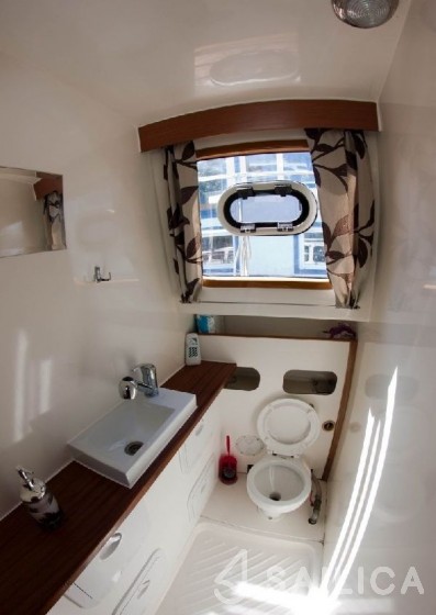 River Cruiser 39 - Yacht Charter Sailica