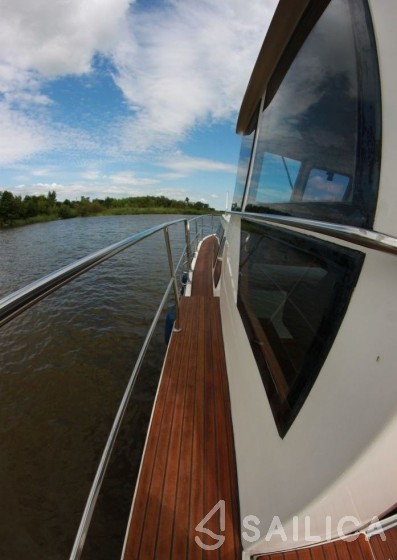 River Cruiser 39 - Yacht Charter Sailica
