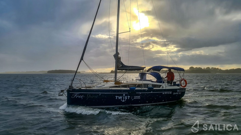 Shine 30 - Yacht Charter Sailica