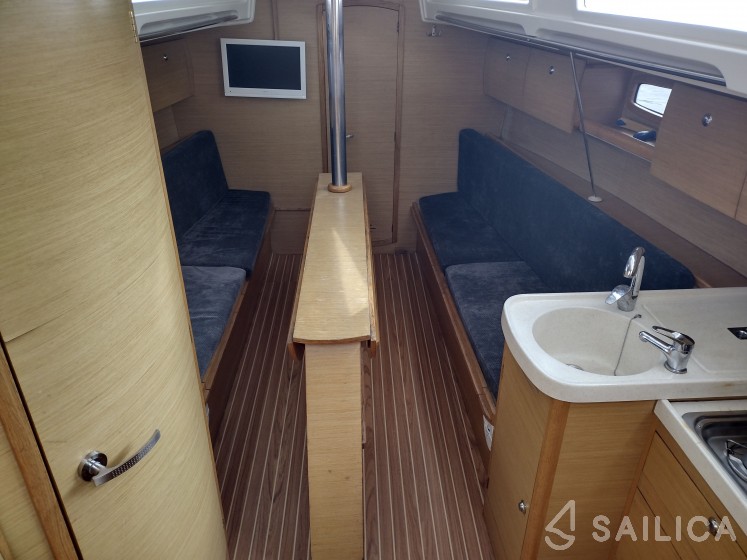 Shine 30 - Yacht Charter Sailica