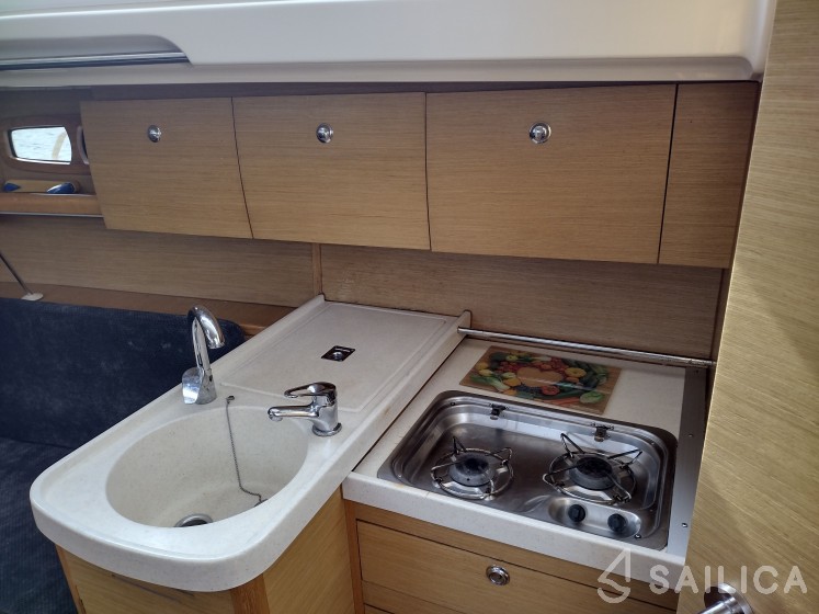 Shine 30 - Yacht Charter Sailica