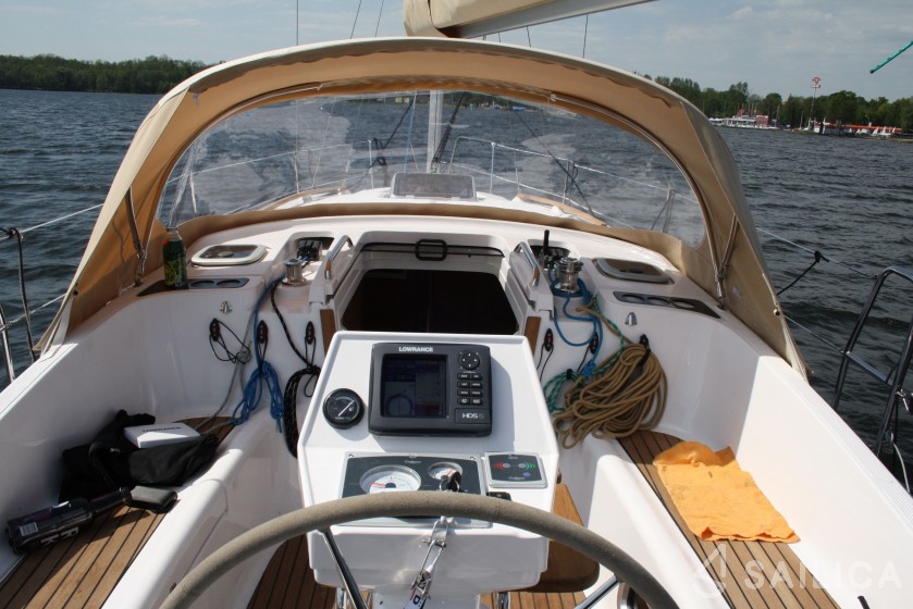 Shine 30 - Yacht Charter Sailica