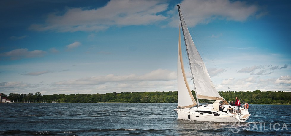 Shine 30 - Yacht Charter Sailica