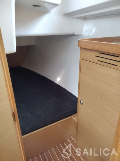 Shine 30 - Yacht Charter Sailica