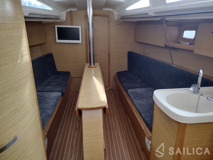 Shine 30 - Yacht Charter Sailica