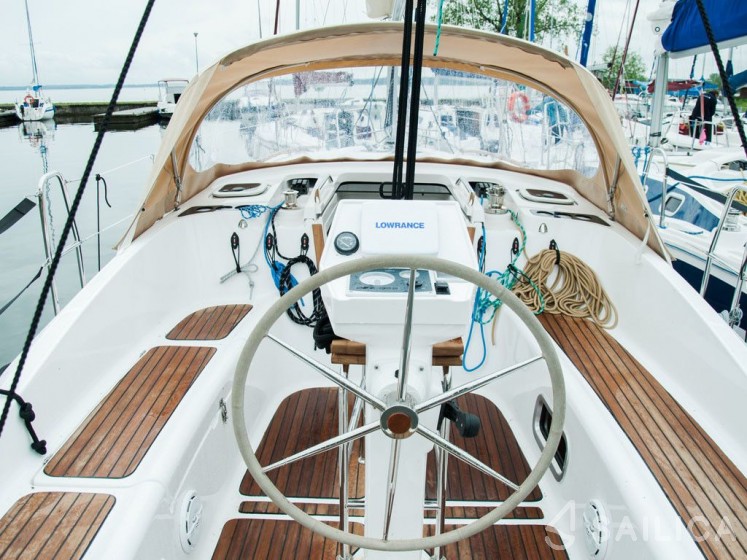 Shine 30 - Yacht Charter Sailica