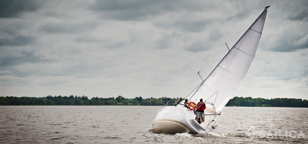 Shine 30 - Yacht Charter Sailica