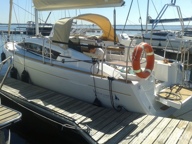 Shine 30 - Yacht Charter Sailica