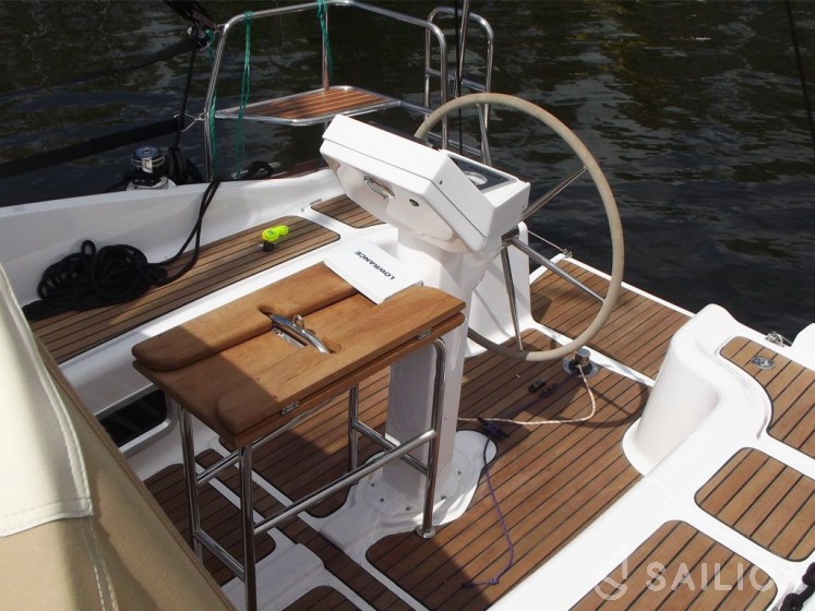 Shine 30 - Yacht Charter Sailica