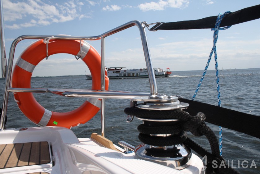 Shine 30 - Yacht Charter Sailica