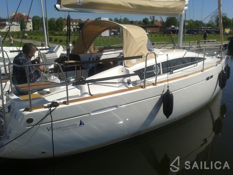 Shine 30 - Yacht Charter Sailica