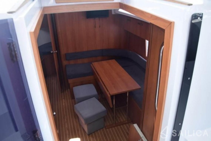 Stillo 30 - Yacht Charter Sailica