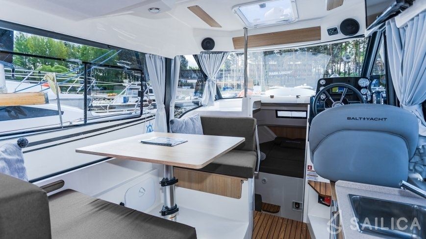 Sun Camper 35 Flybridge - Yacht Charter Sailica
