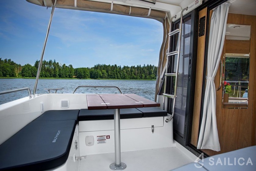 Sun Camper 35 Flybridge - Yacht Charter Sailica