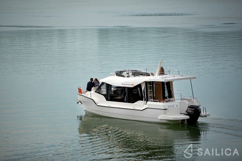 Sun Camper 35 Flybridge - Yacht Charter Sailica