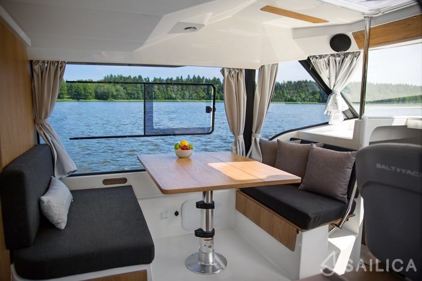 Sun Camper 35 Flybridge - Yacht Charter Sailica
