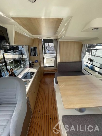Sun Camper 35 Flybridge - Yacht Charter Sailica