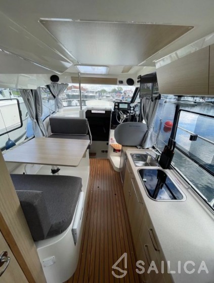 Sun Camper 35 Flybridge - Yacht Charter Sailica