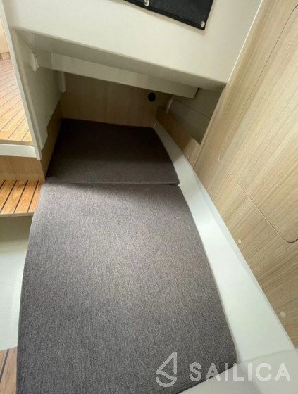 Sun Camper 35 Flybridge - Yacht Charter Sailica