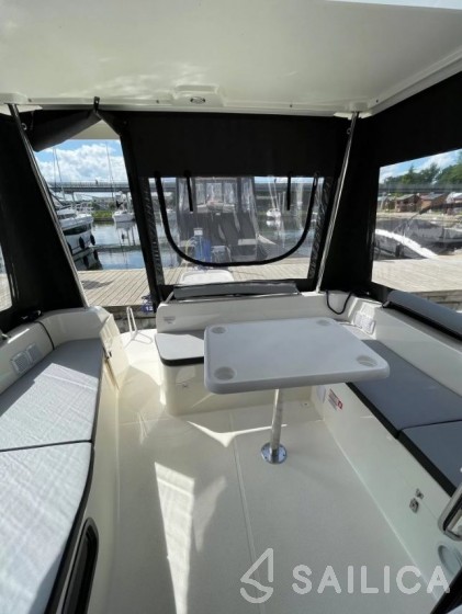 Sun Camper 35 Flybridge - Yacht Charter Sailica