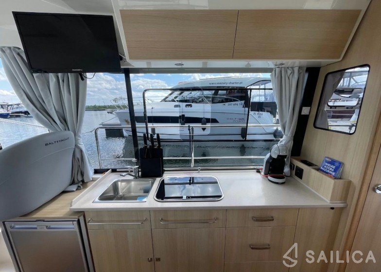 Sun Camper 35 Flybridge - Yacht Charter Sailica