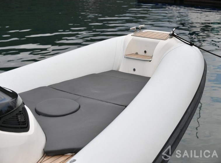 Sacs Strider 11 - Yacht Charter Sailica