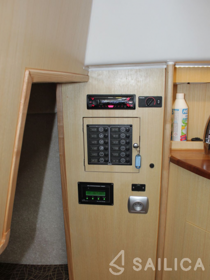 Weekend 820 - Yacht Charter Sailica