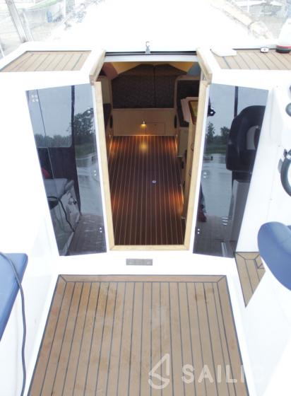 Weekend 820 - Yacht Charter Sailica