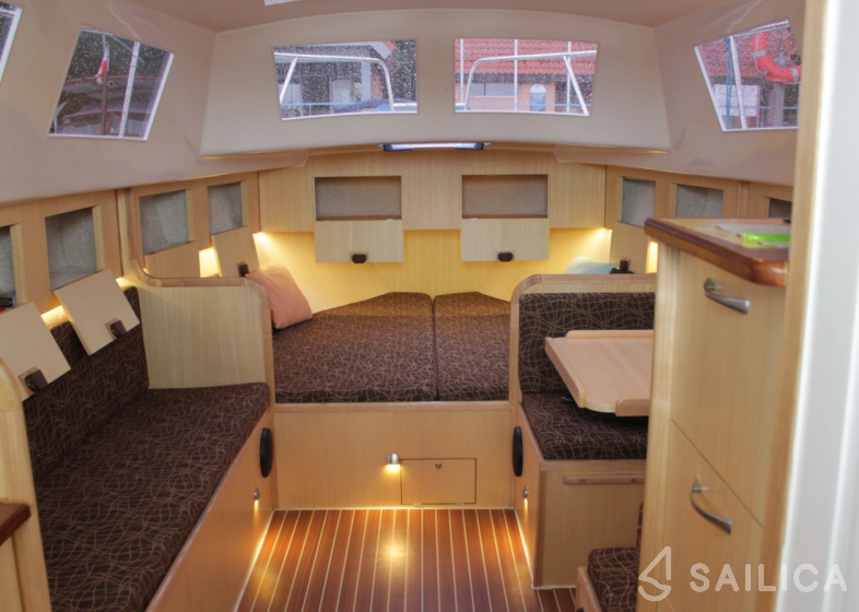 Weekend 820 - Yacht Charter Sailica