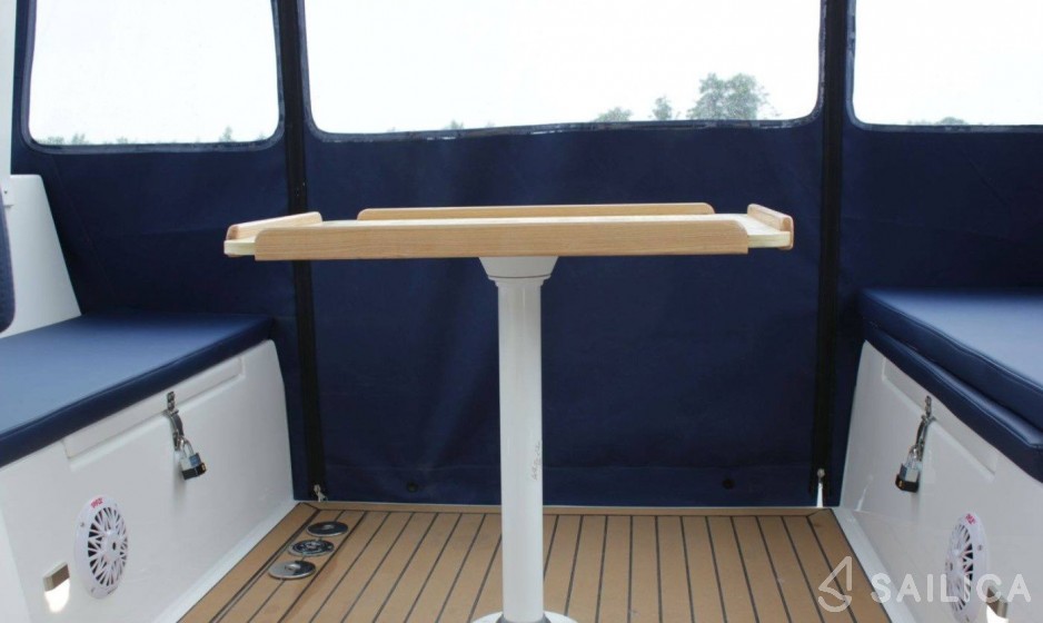 Weekend 820 - Yacht Charter Sailica