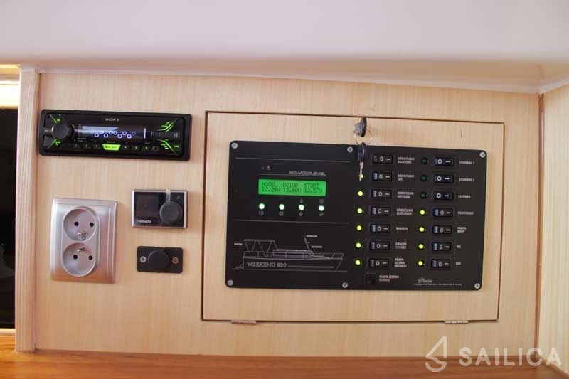 Weekend 820 - Yacht Charter Sailica