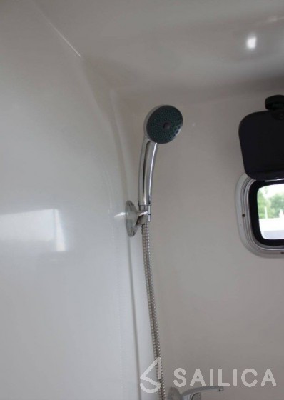 Weekend 820 - Yacht Charter Sailica